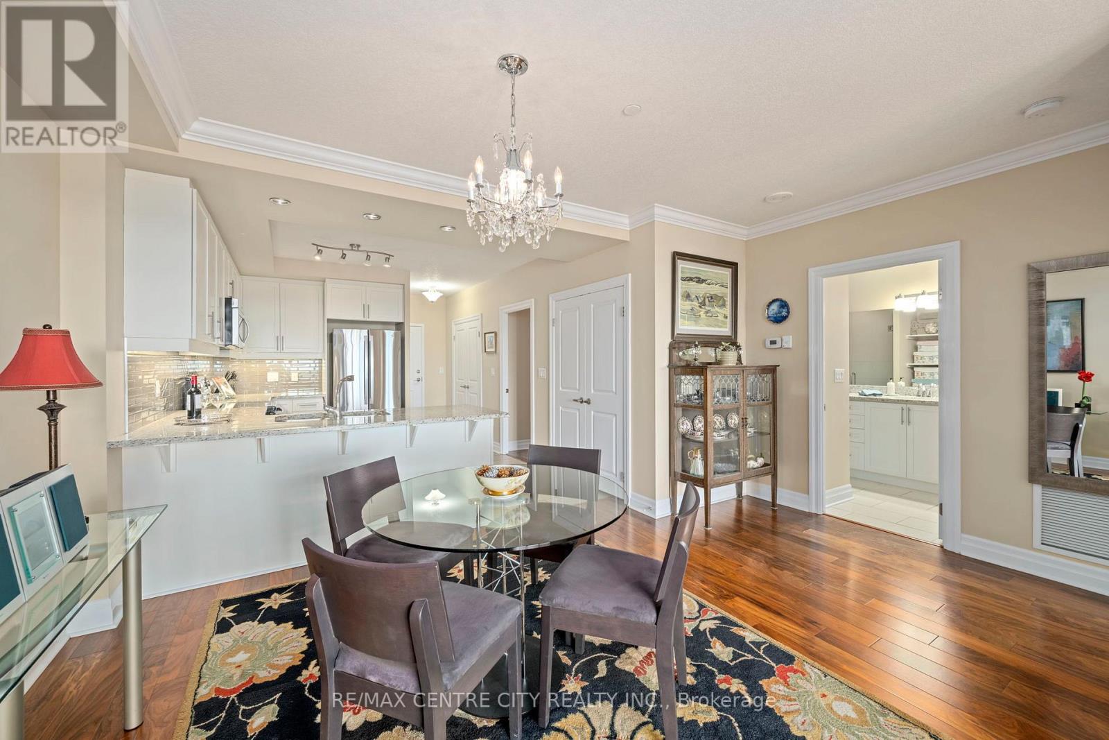 Photo 1 of 8 — 713 - 240 VILLAGEWALK BOULEVARD Unit 713, London North (North R), ON N6G0P6