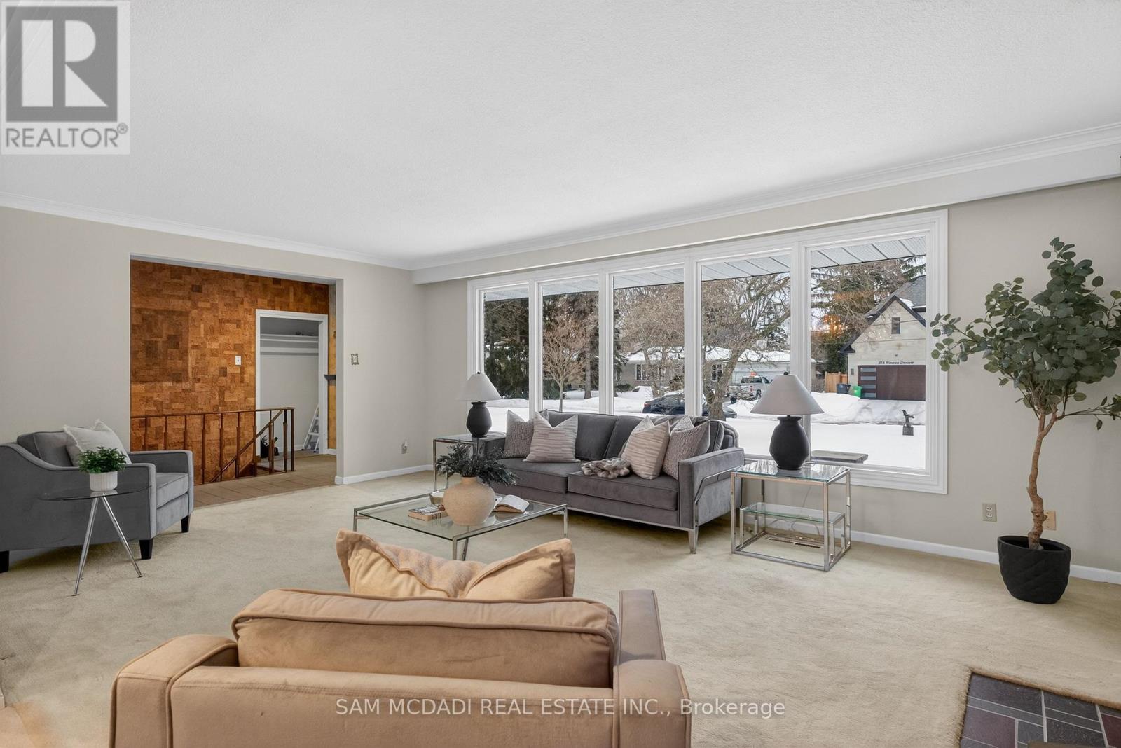 521 VANESSA CRESCENT