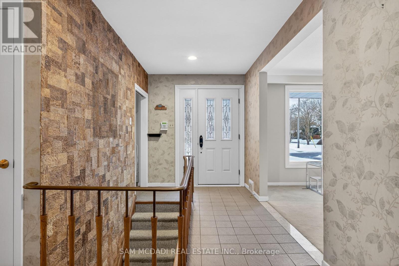 521 VANESSA CRESCENT