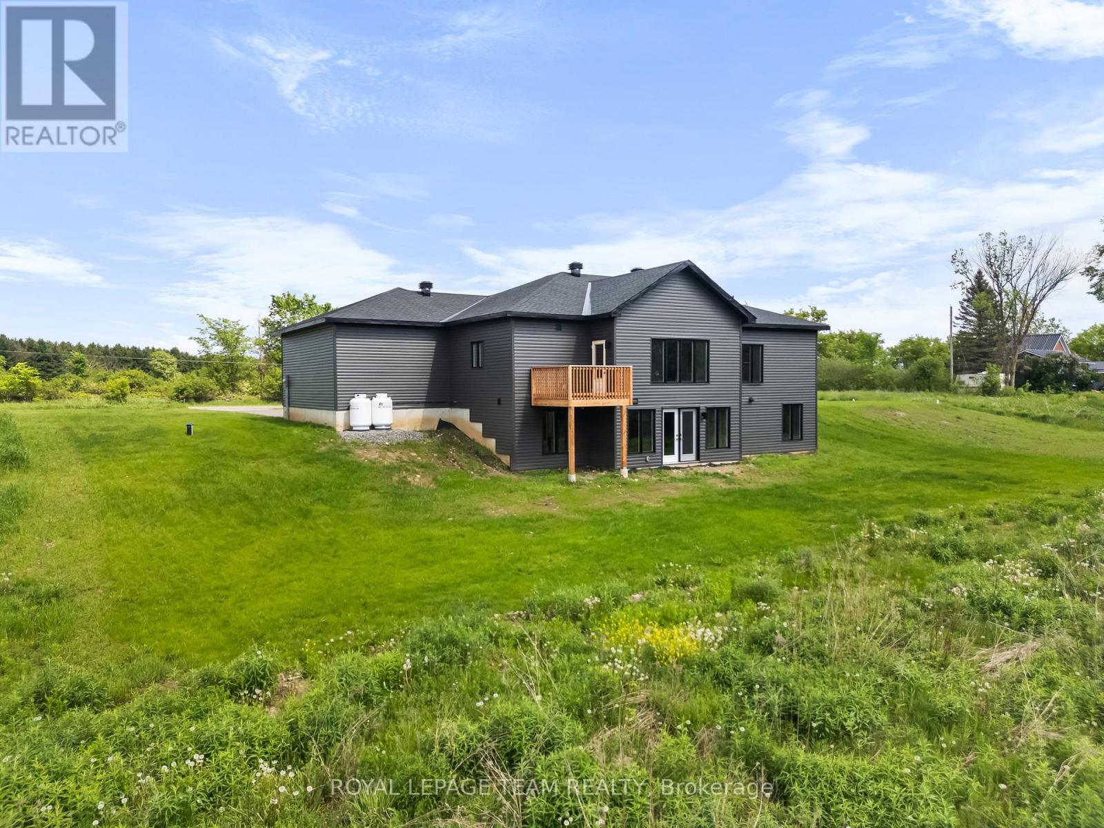 465 PIONEER ROAD