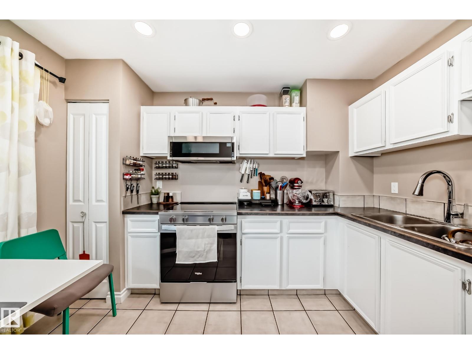 3207 139 AV NW