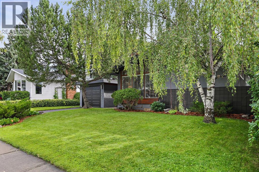 2608 Laurel Crescent SW