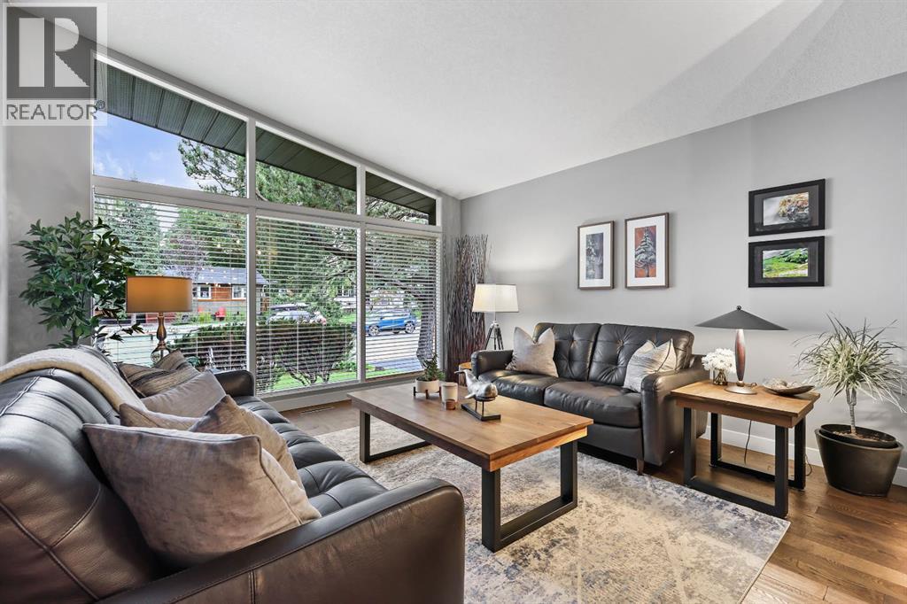 2608 Laurel Crescent SW