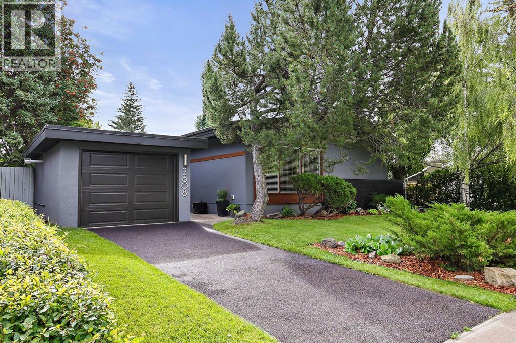 2608 Laurel Crescent SW