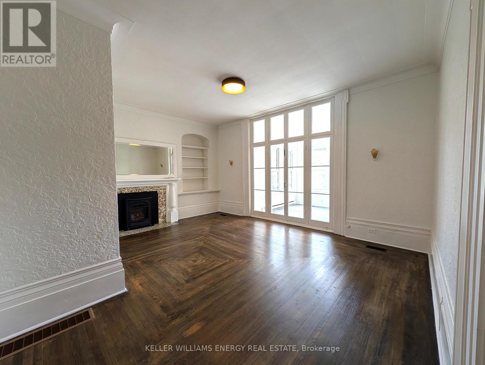 UNIT 2 - 35 KING STREET