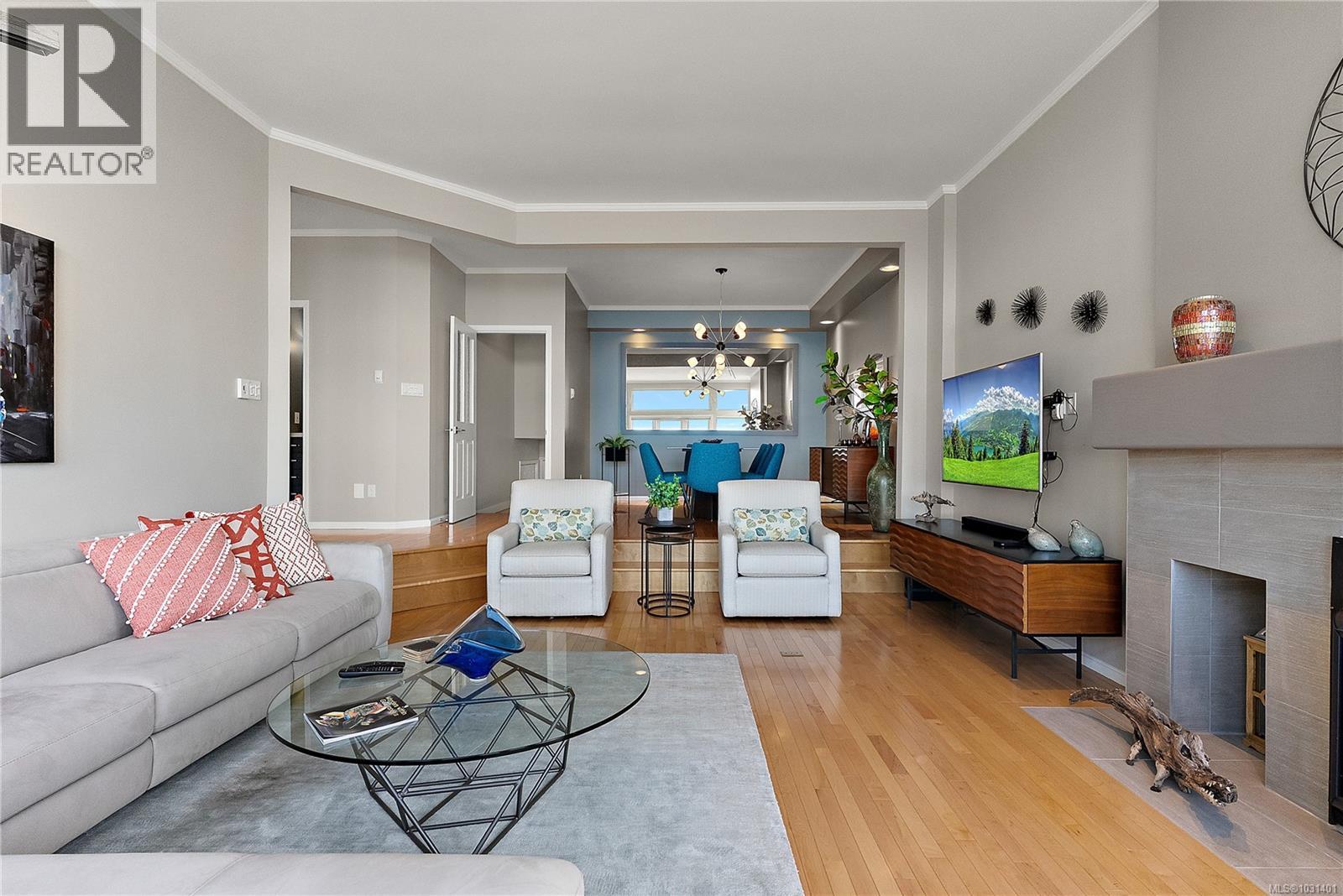 7 4771 Cordova Bay Rd