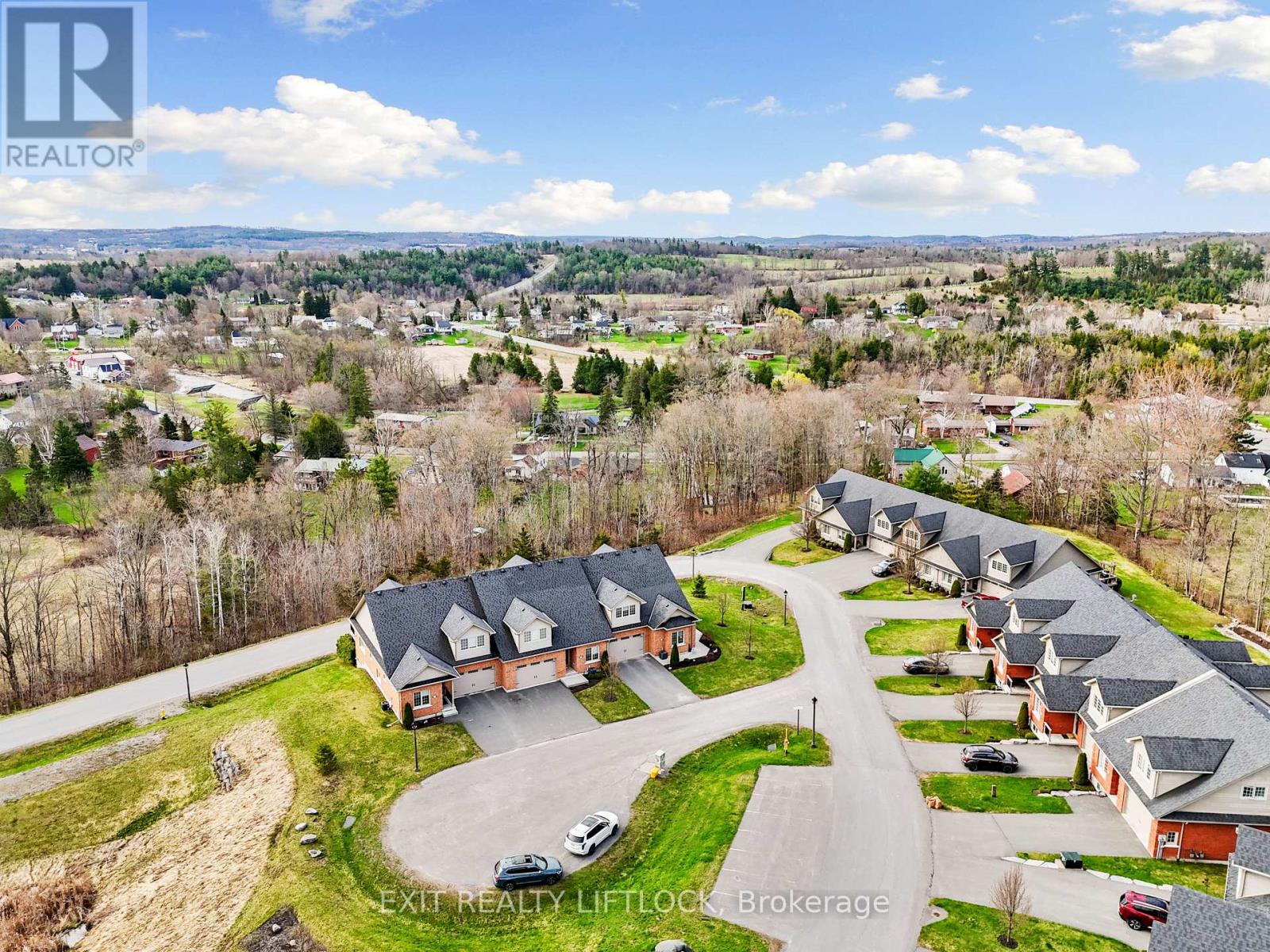 10 - 68 BLOSSOM COURT - Photo 4