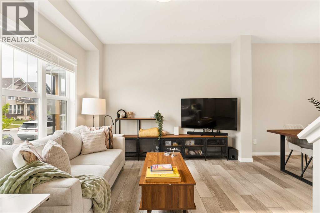 848 Chinook Gate Parade SW