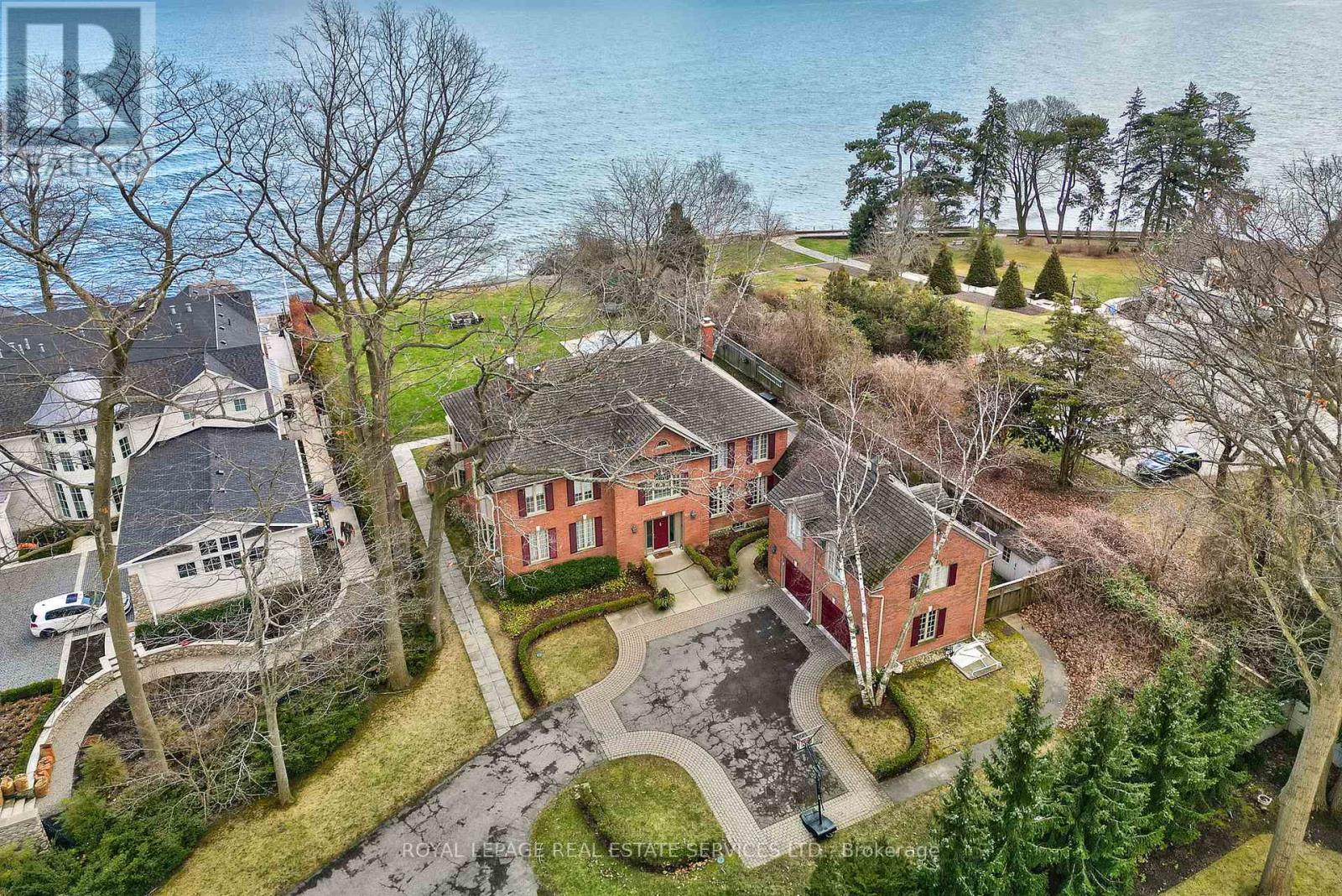 16 ENNISCLARE DRIVE W