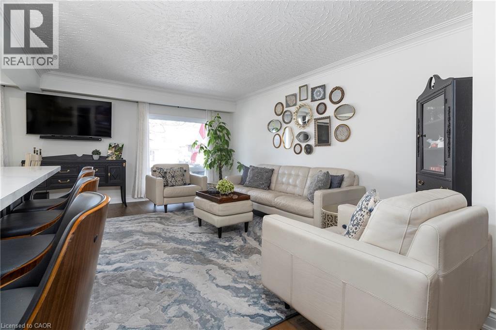 118 WESTWOOD Crescent