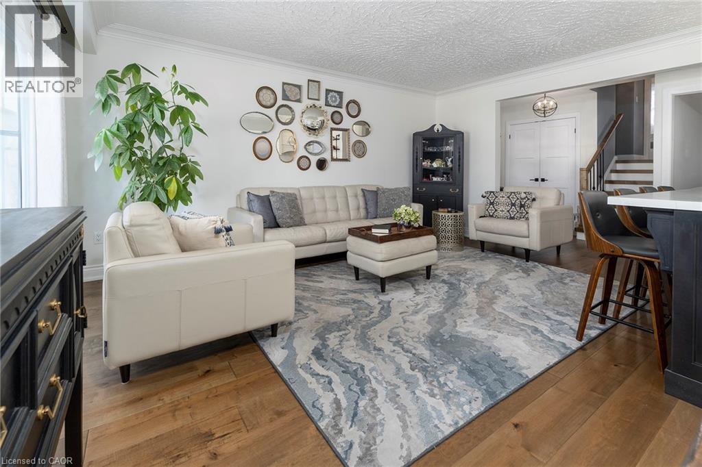 118 WESTWOOD Crescent