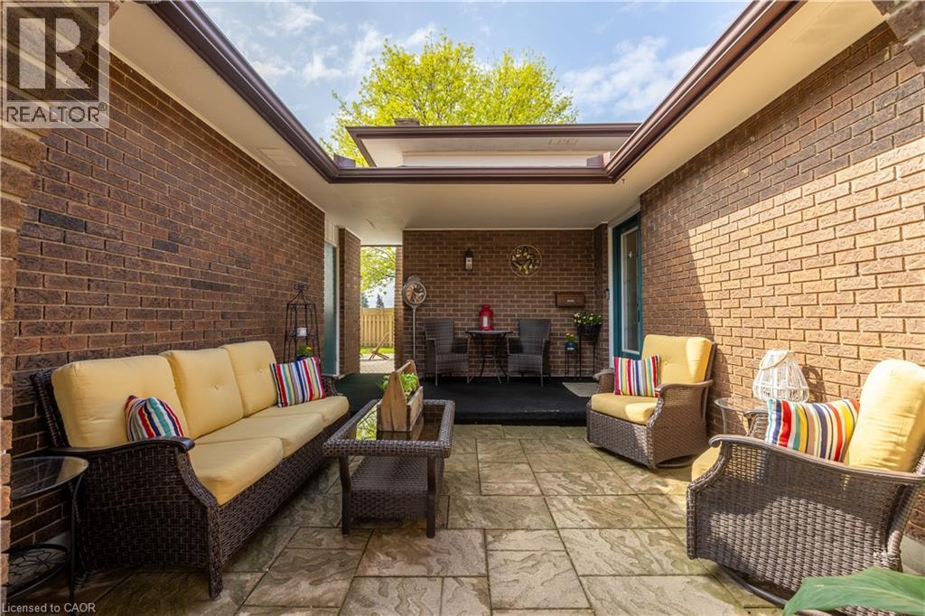 118 WESTWOOD Crescent