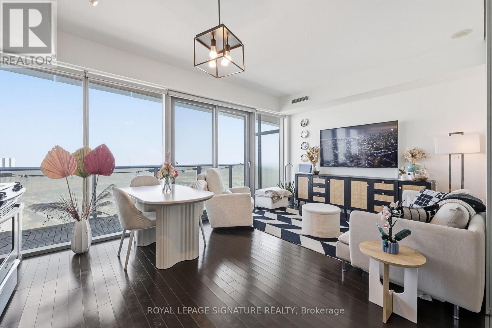 Photo 1 of 18 — 2805 - 390 CHERRY STREET Unit 2805, Toronto (Waterfront Communities), ON M5A0E2