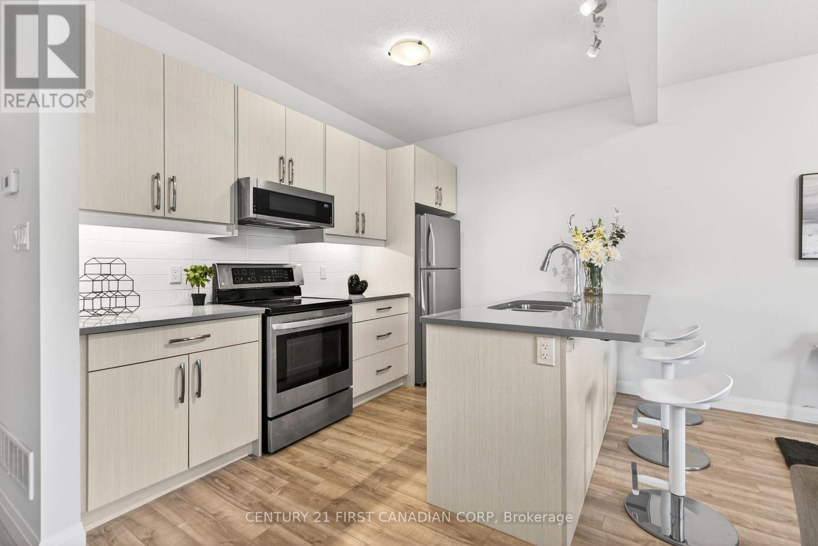 9 - 807 KLEINBURG DRIVE