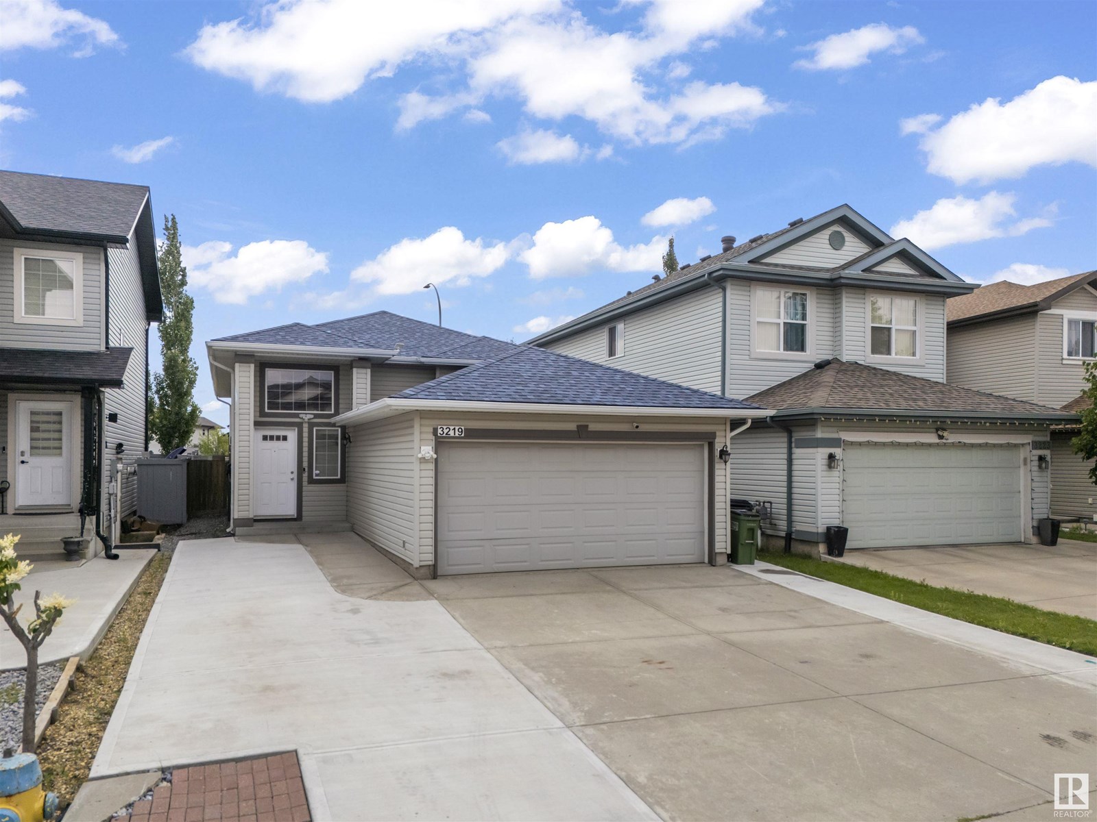 3219 24 AV NW