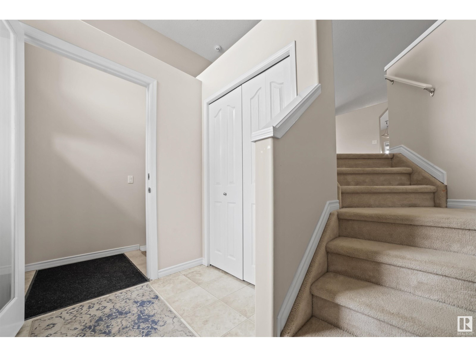 3219 24 AV NW