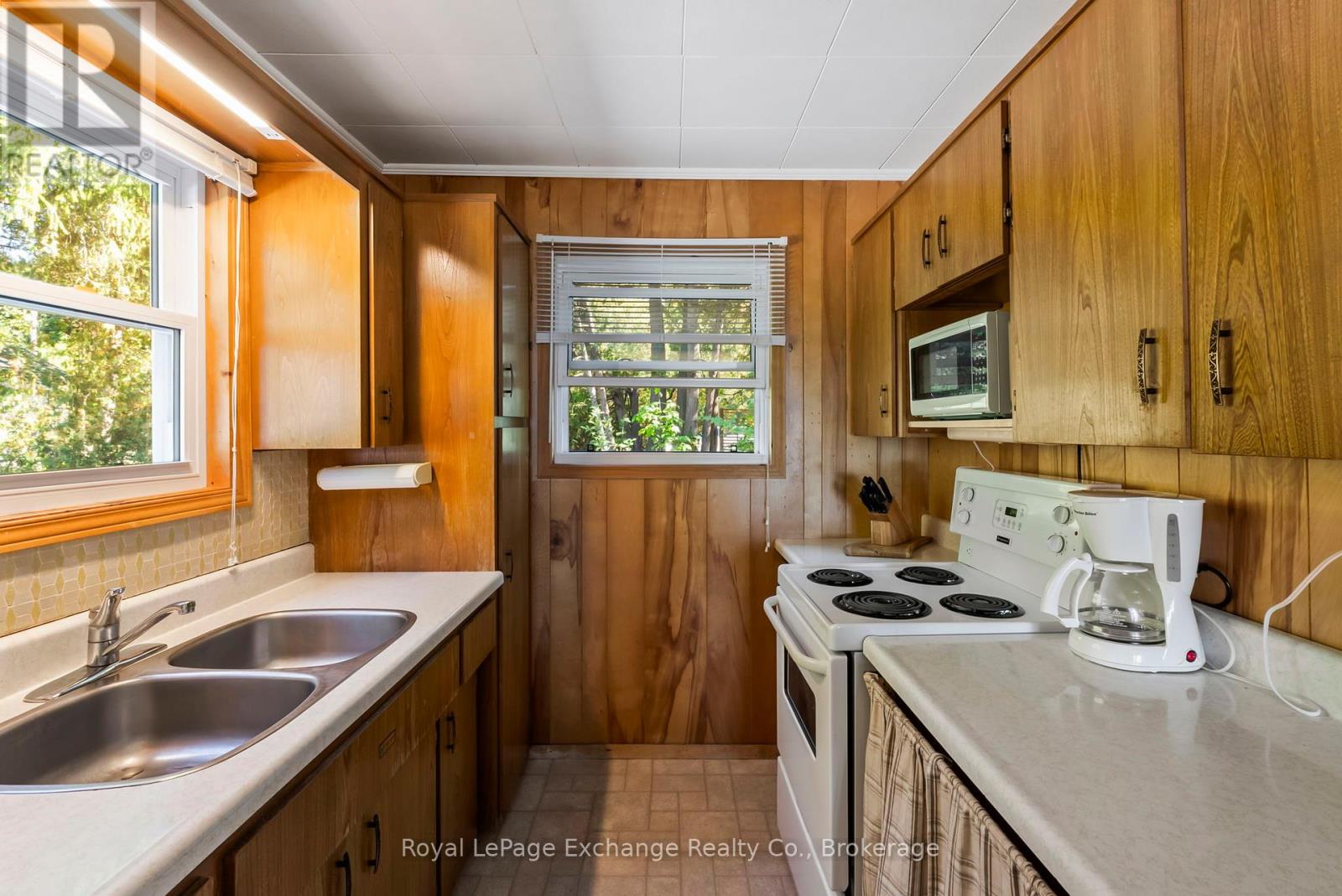 10 EDGEMERE AVENUE