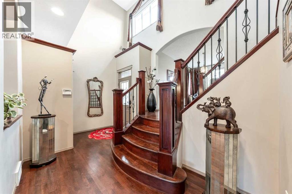 40 Cougar Ridge Heights SW