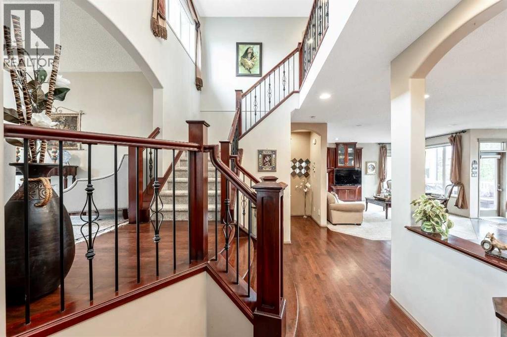 40 Cougar Ridge Heights SW