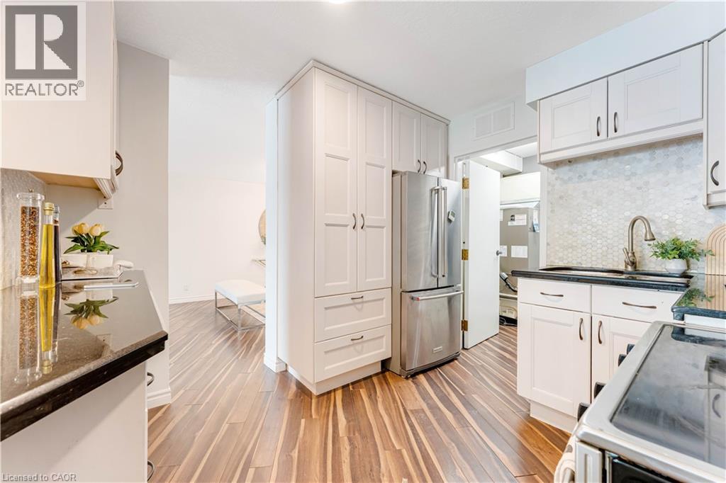 250 GLENRIDGE Drive Unit# 102