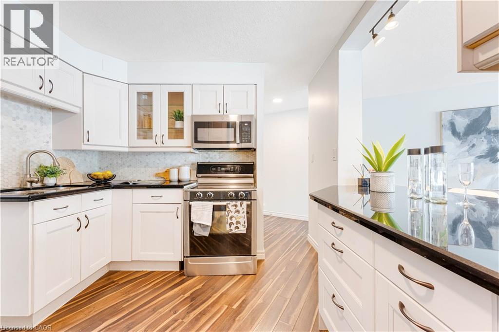 250 GLENRIDGE Drive Unit# 102