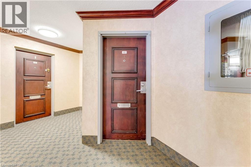 250 GLENRIDGE Drive Unit# 102