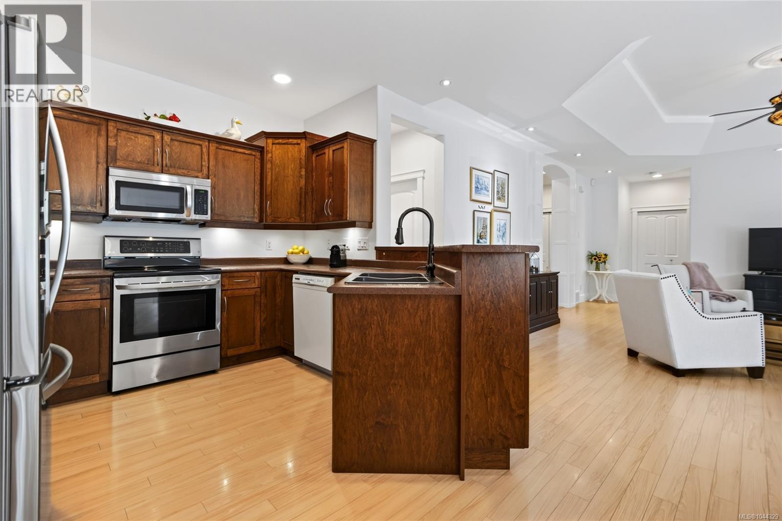 2331 Suffolk Cres