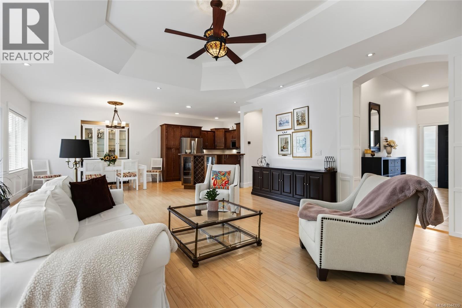 2331 Suffolk Cres