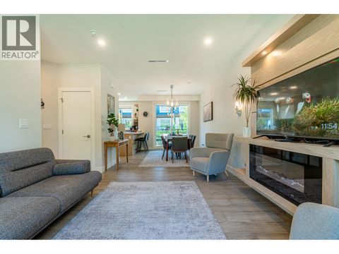 11 933 PREMIER STREET North Vancouver BC V7J0E4