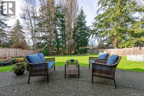 80 Masters Rd Campbell River BC V9W2Z4