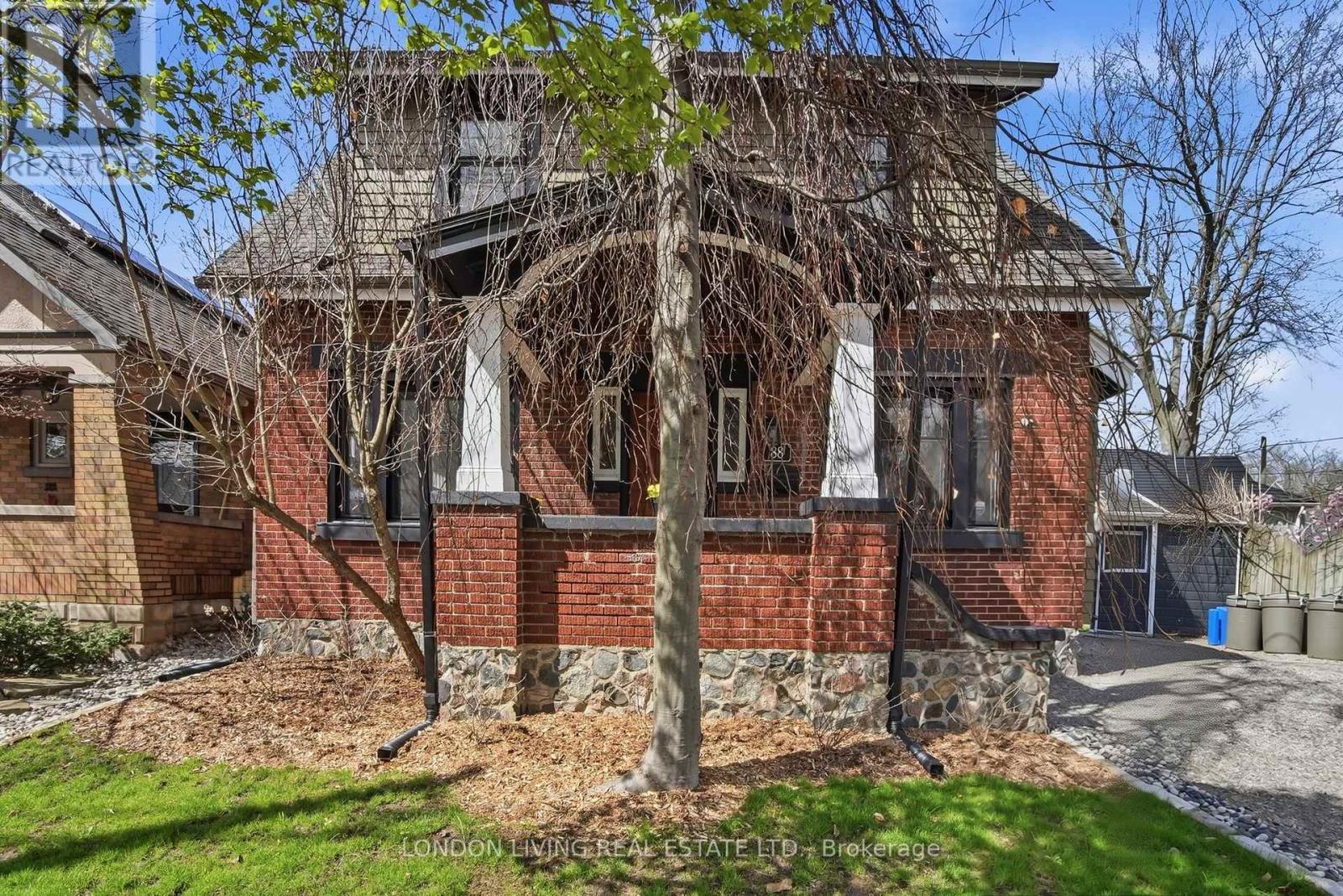 88 TECUMSEH AVENUE E