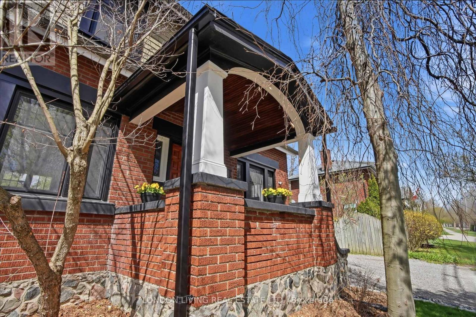 88 TECUMSEH AVENUE E