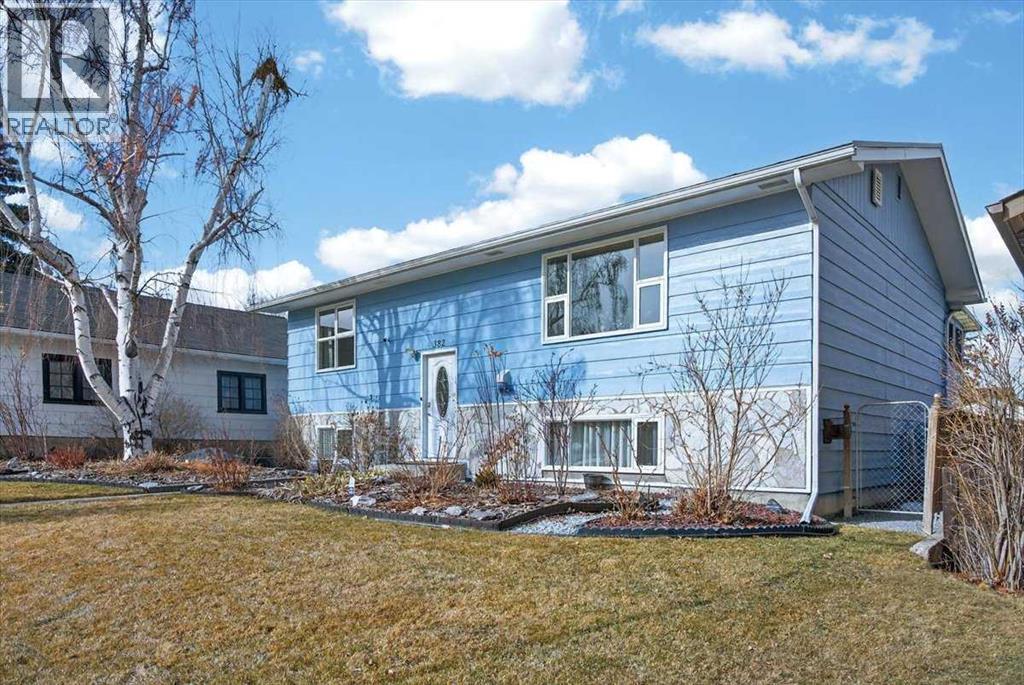 382 Ellis Crescent SE