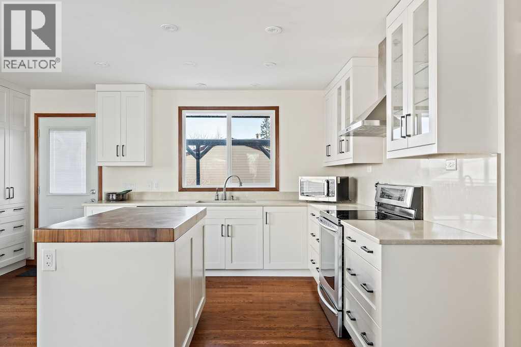 108 Lynnbrook Bay SE