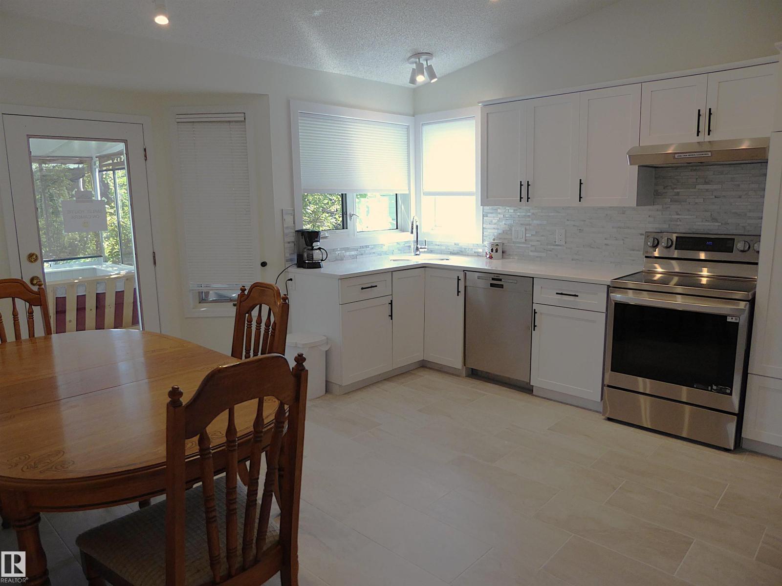 330 Rehwinkel CL NW NW
