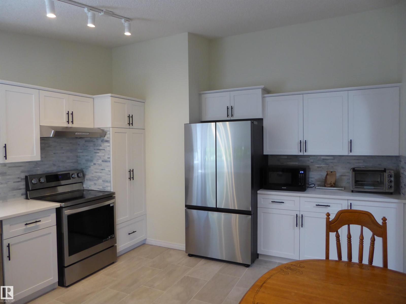 330 Rehwinkel CL NW NW