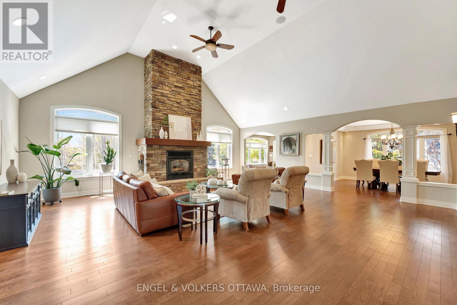 2 BEECHGROVE GARDENS