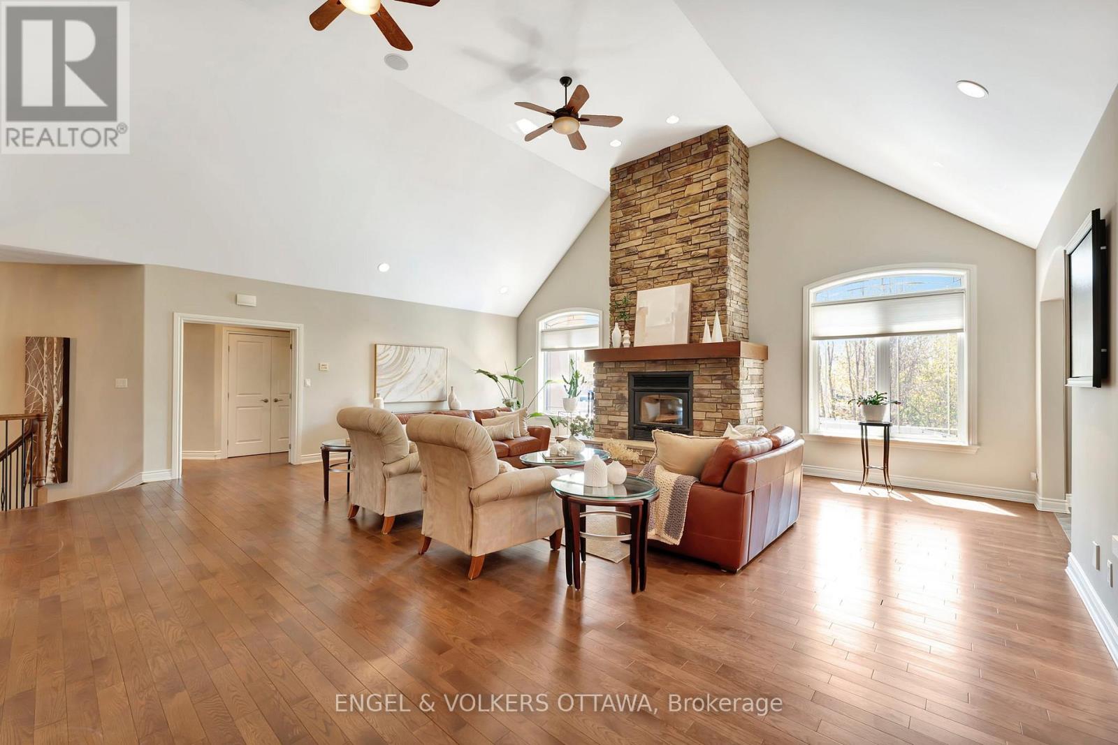 2 BEECHGROVE GARDENS