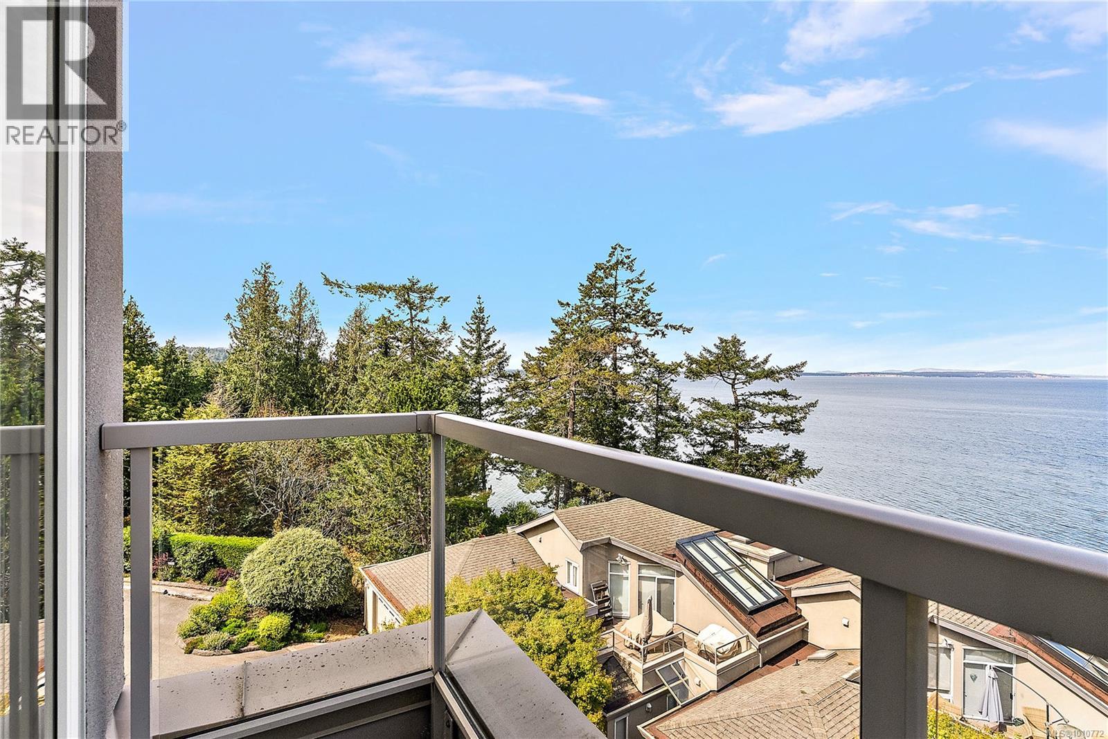 7 4771 Cordova Bay Rd