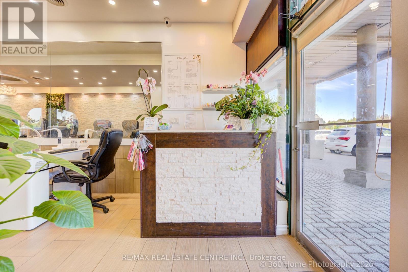 1500 UPPER MIDDLE ROAD W