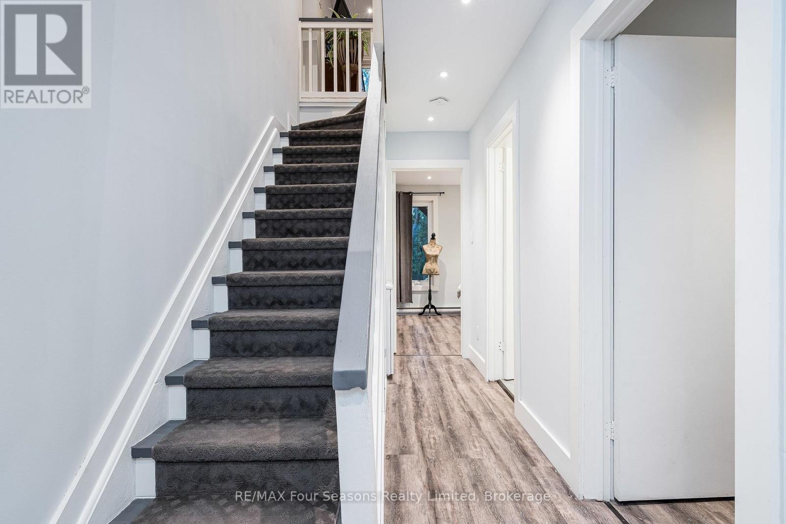 326 - 5 DAWSON DRIVE