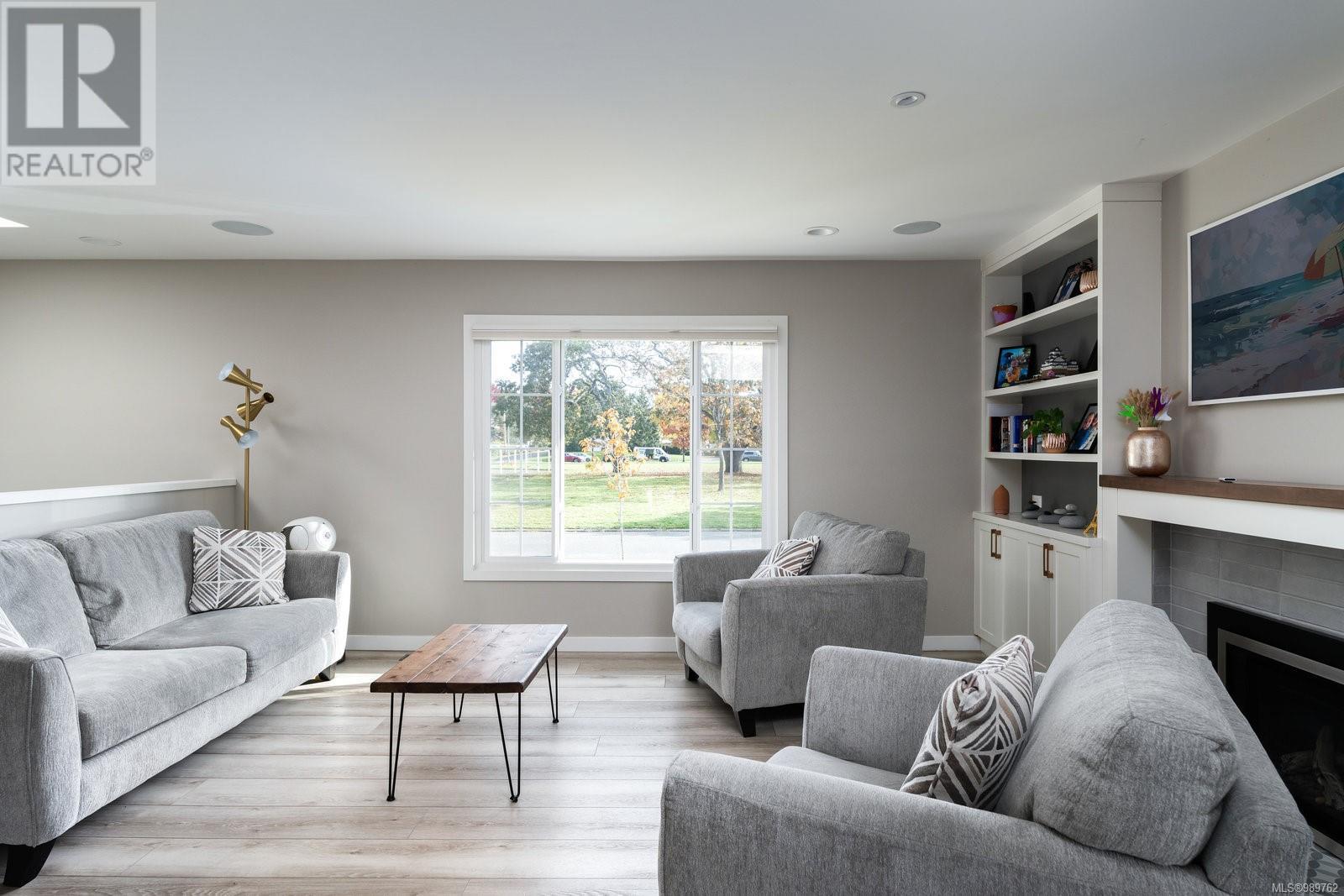 1719 Carnegie Cres