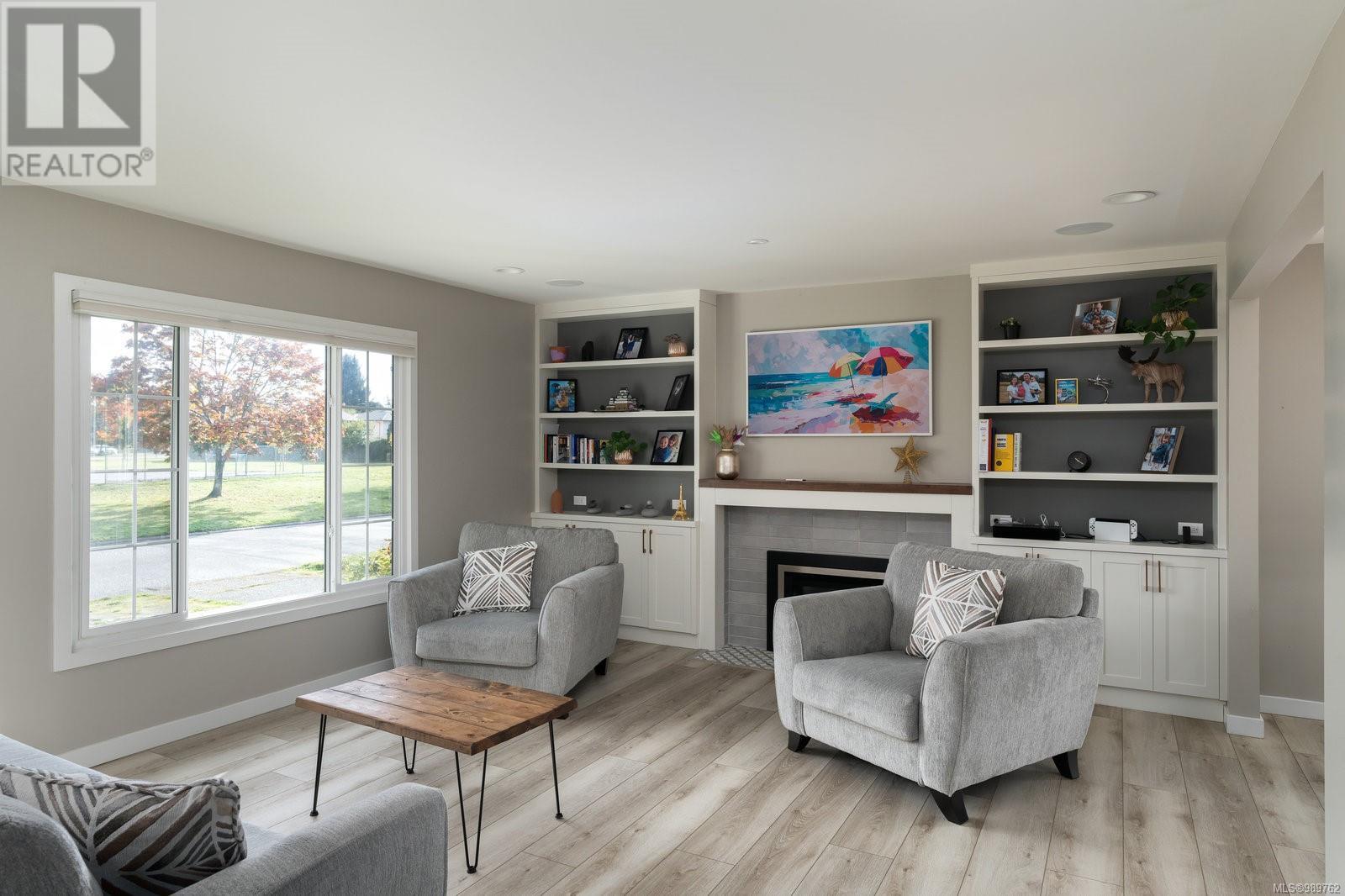 1719 Carnegie Cres
