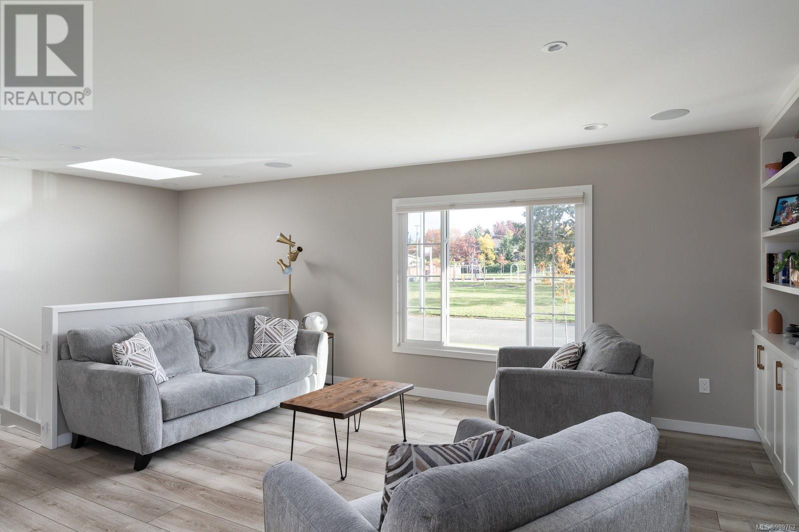 1719 Carnegie Cres
