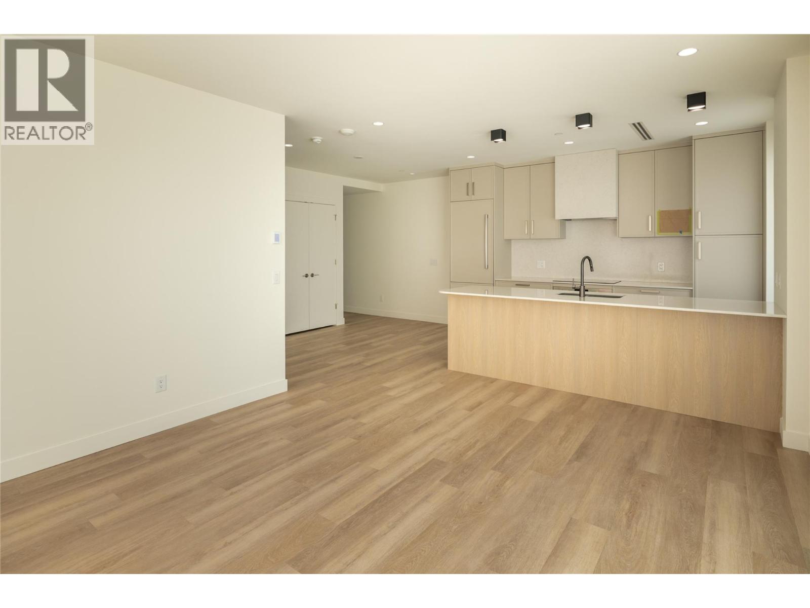 3340 Lakeshore Road Unit# 715