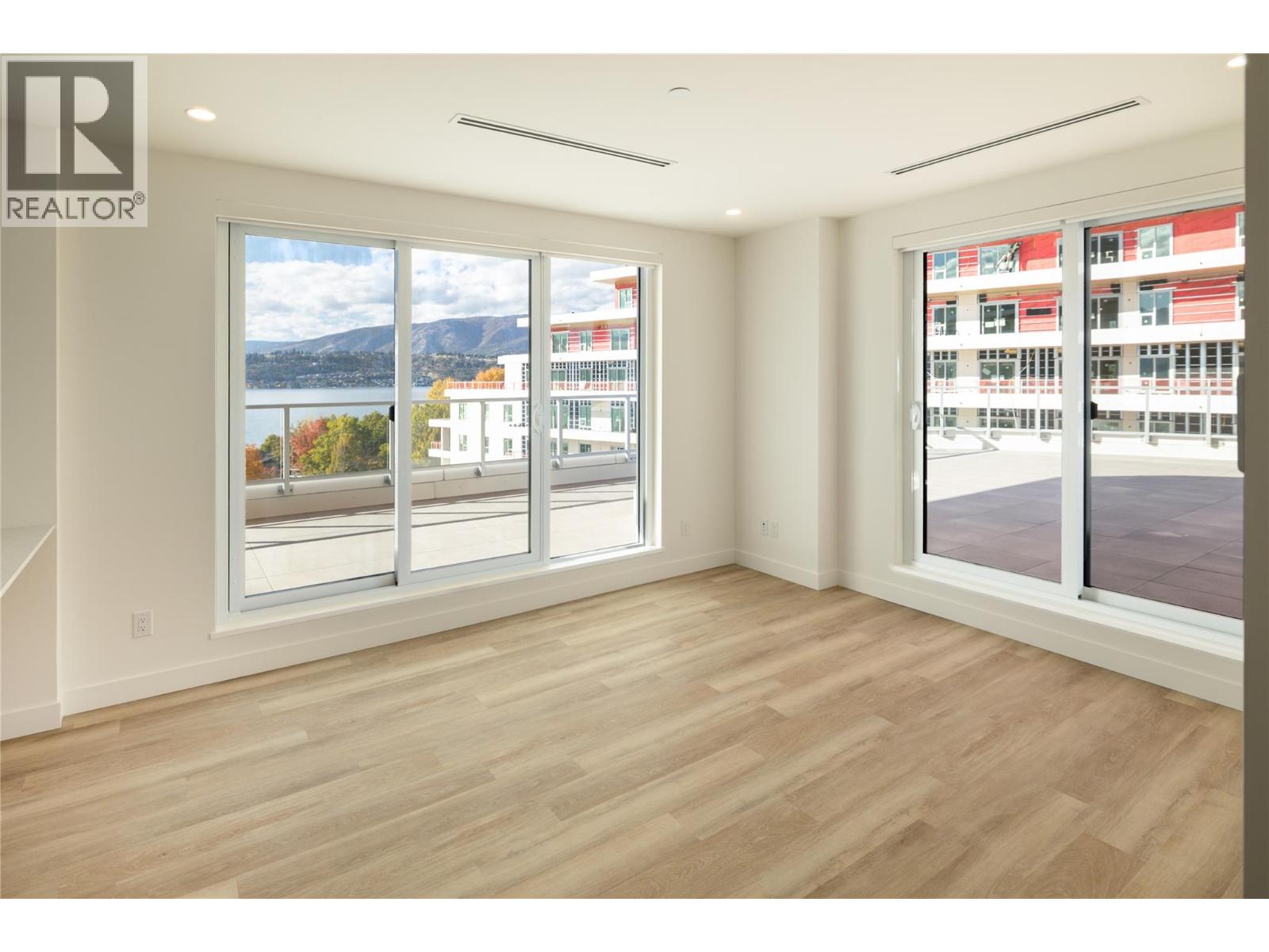 3340 Lakeshore Road Unit# 715