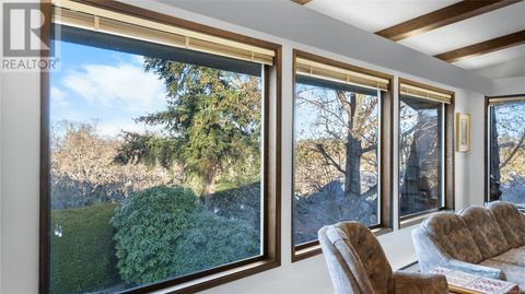 1616 Barksdale Dr Saanich BC V8N4Z8