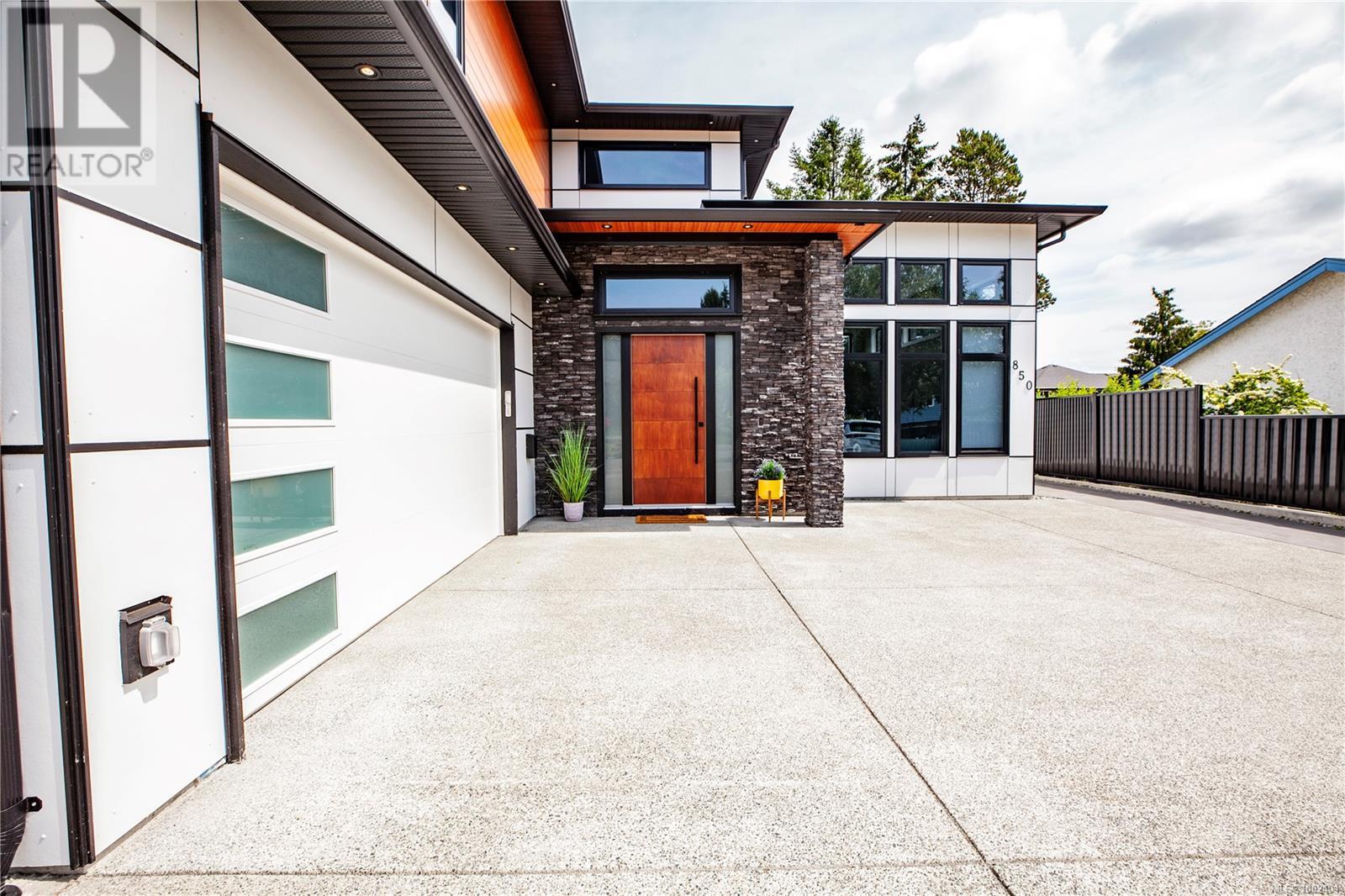 850 Snowdrop Ave