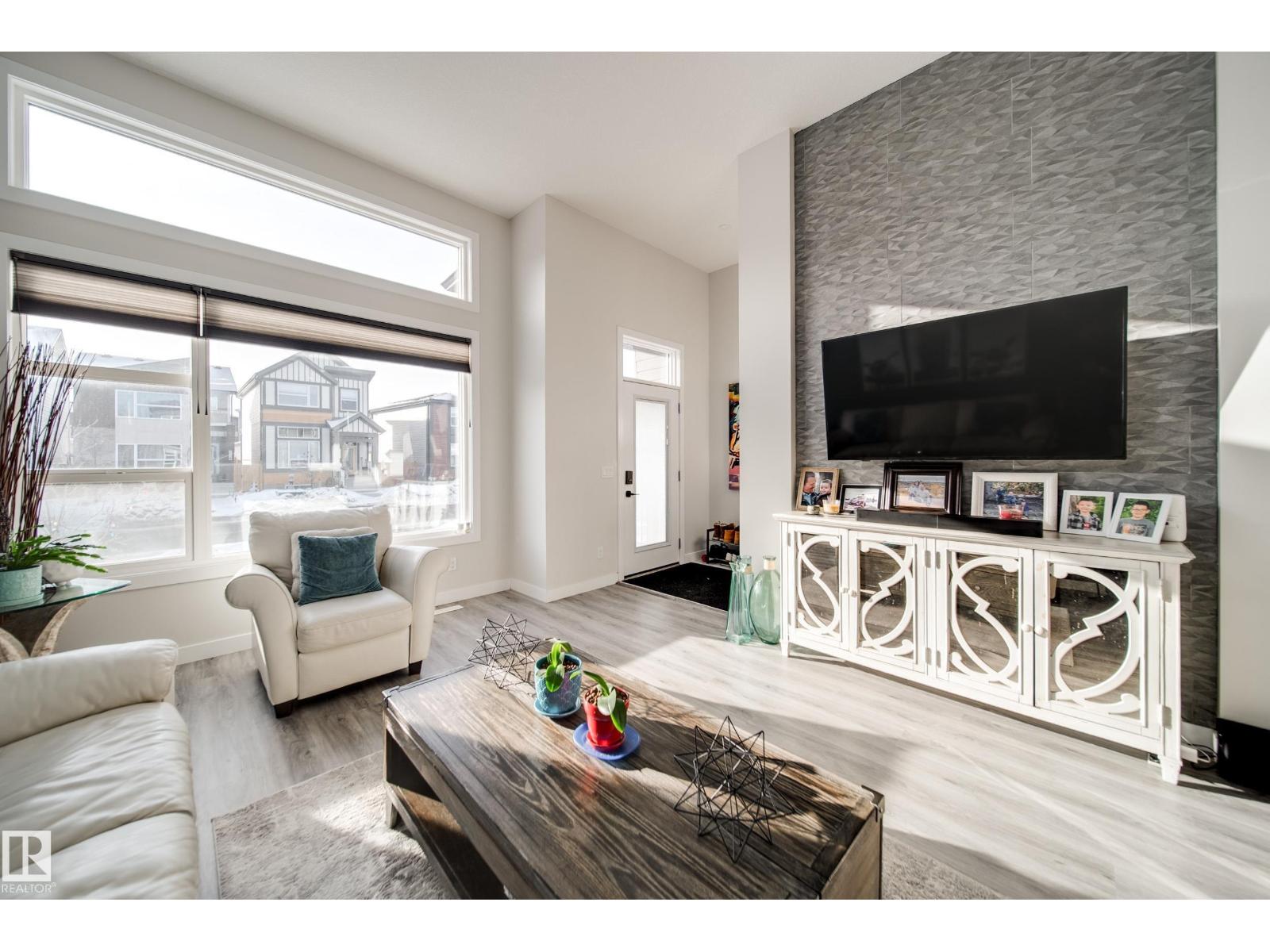 240 CHARLESWORTH DR SW SW