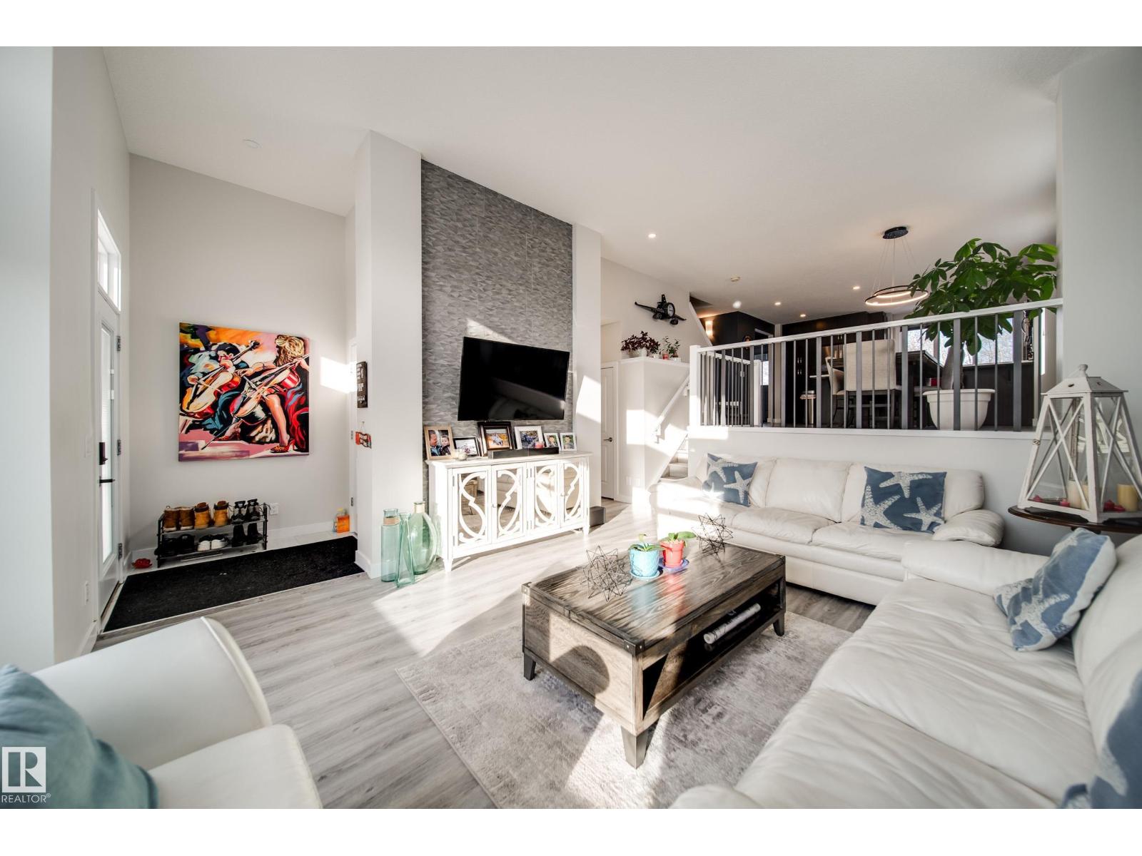 240 CHARLESWORTH DR SW SW